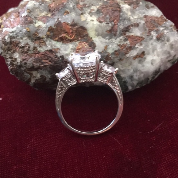 BLING - Picture 5 of 8